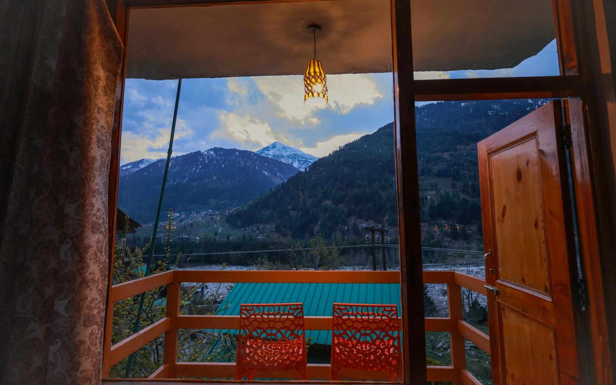 Snow River, Hotel Manali (Himachal Pradesh)