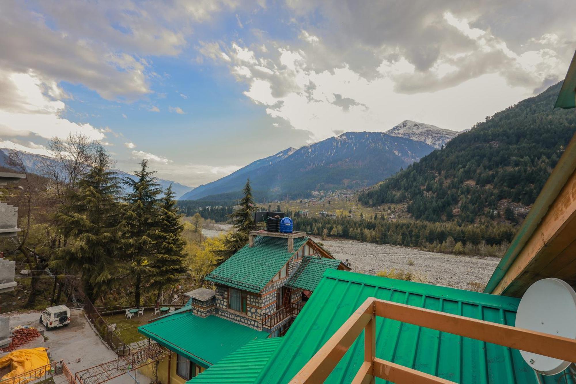 Snow River, Hotel Manali (Himachal Pradesh)